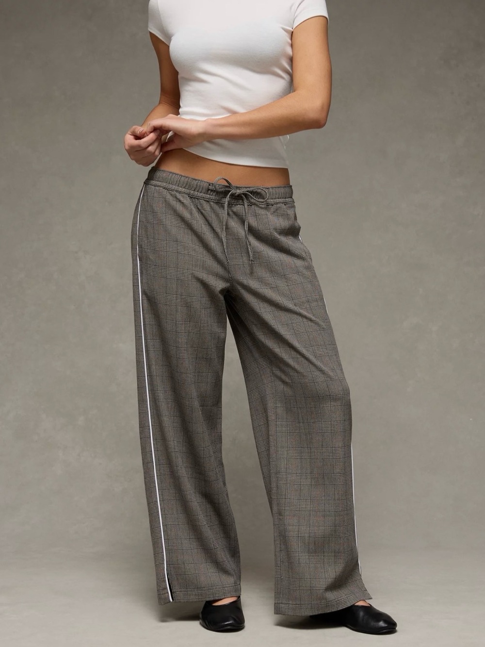 American Eagle Low Rise Wide Leg Track Pant